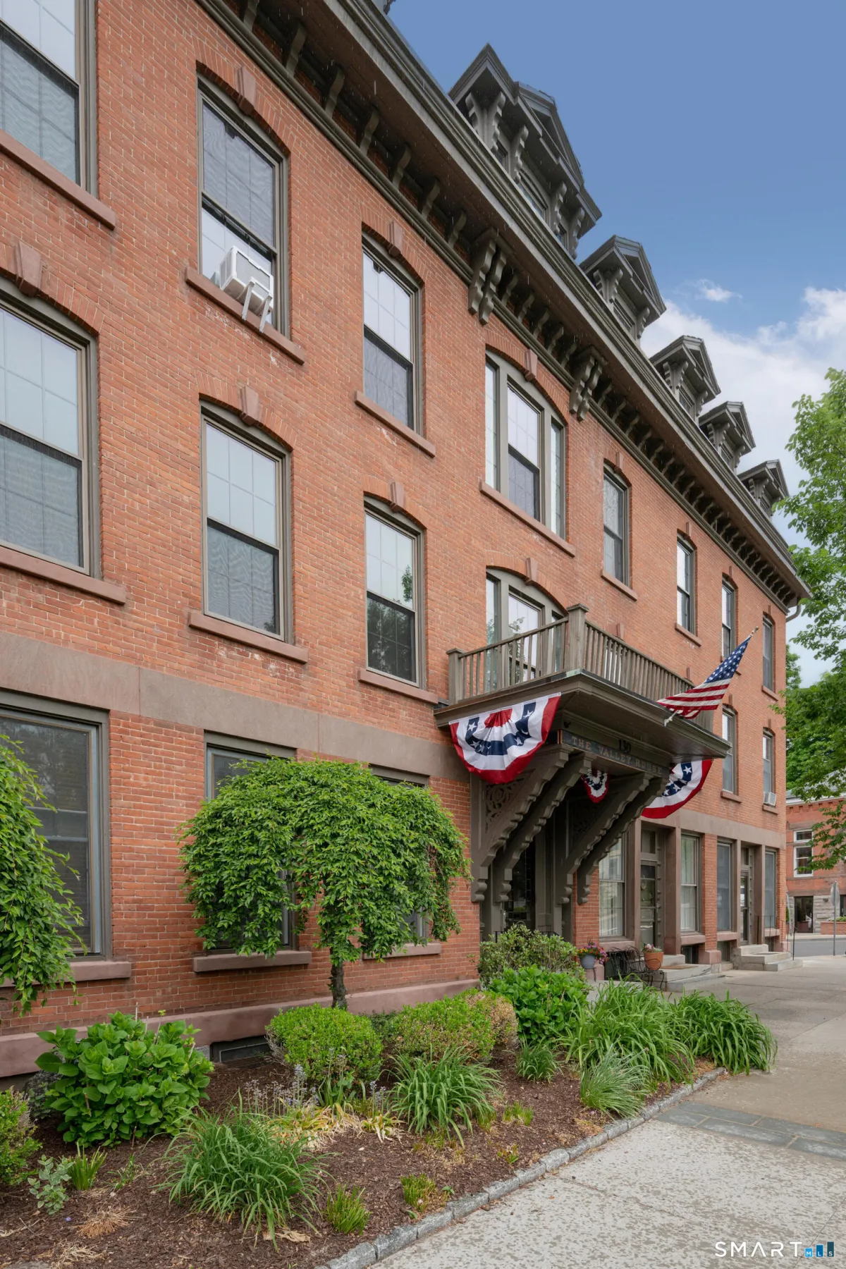 130 Main Street, Canton CT — $235K | Elyse Harney Real Estate